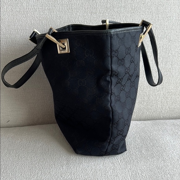 Gucci GG Canvas Bucket Tote in Black with Gold-tone Hardware VTG - Picture 3 of 16